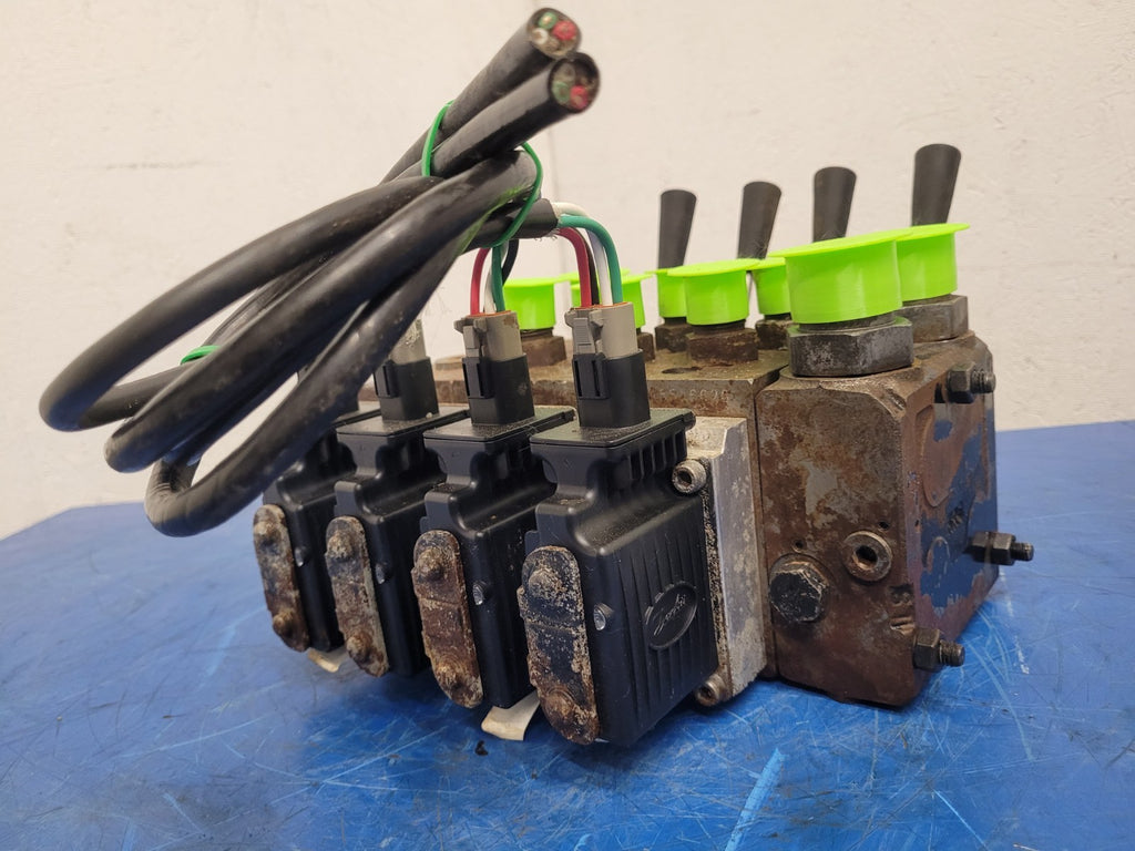 Danfoss PVG 32  4 x Proportional Hydraulic Valve Block 159B5171 Servo Valves