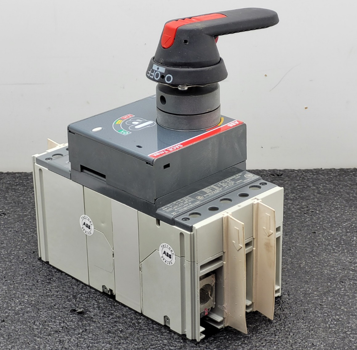 ABB TMAX T4H250 CIRCUIT BREAKER 125A  440VAC 65KA.
