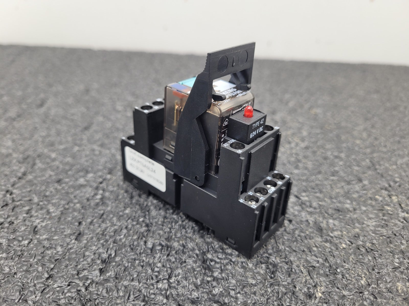 Siemens Relay LZX: PT570024 6/24VDC Coil Siemens Simirel PT78704 DIN Rail Base