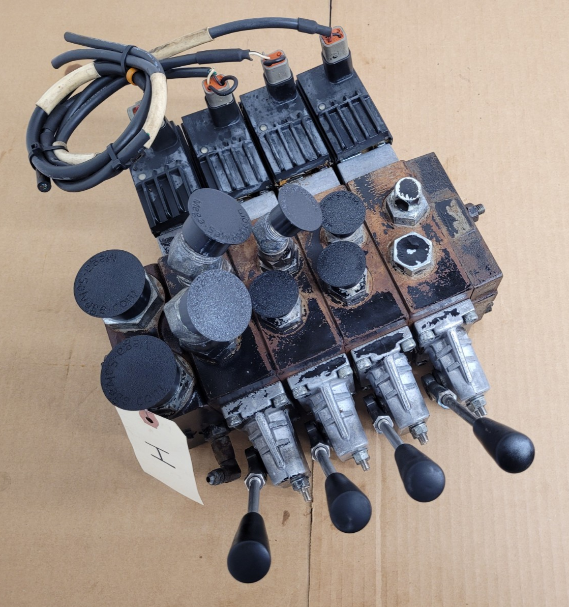 Danfoss PVG32  159-0904 4x Hydraulic Valve Stack w/ Electric Control [ I ]
