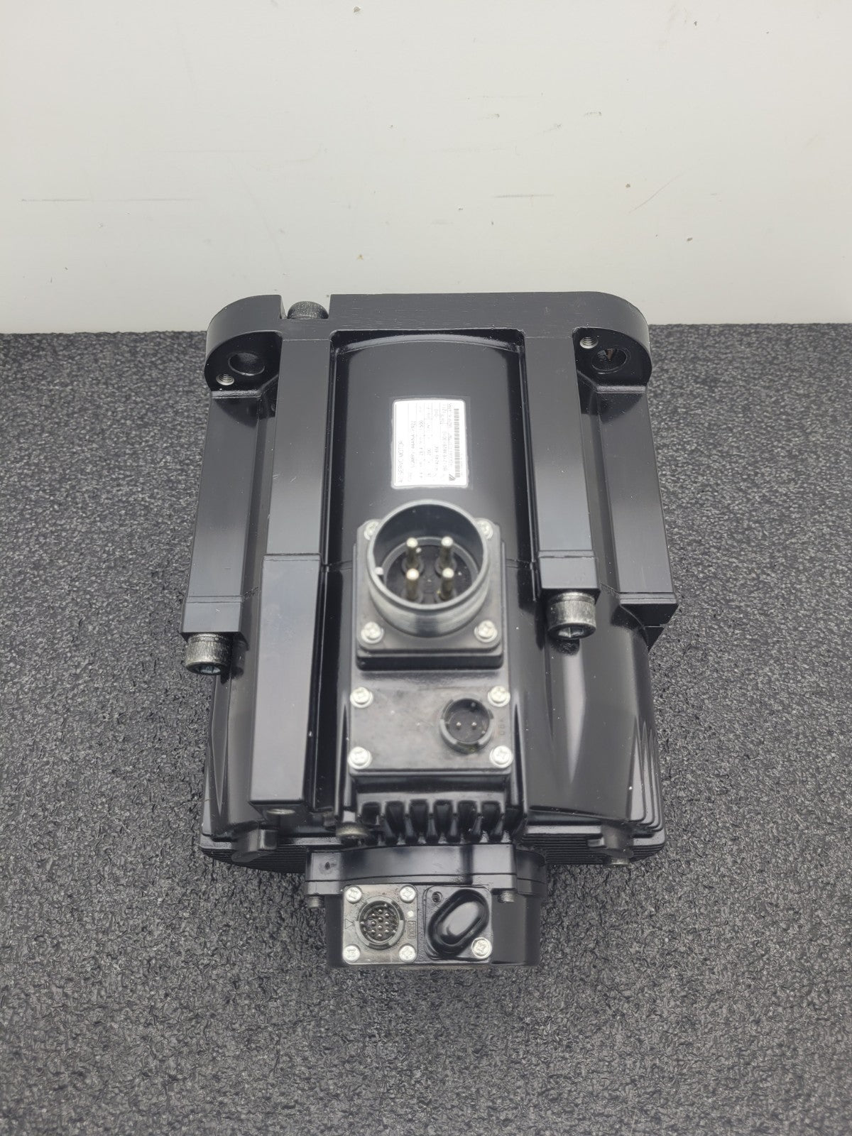 Yaskawa Electric Servo Motor SGMRV-44ANA-YR22 [B]