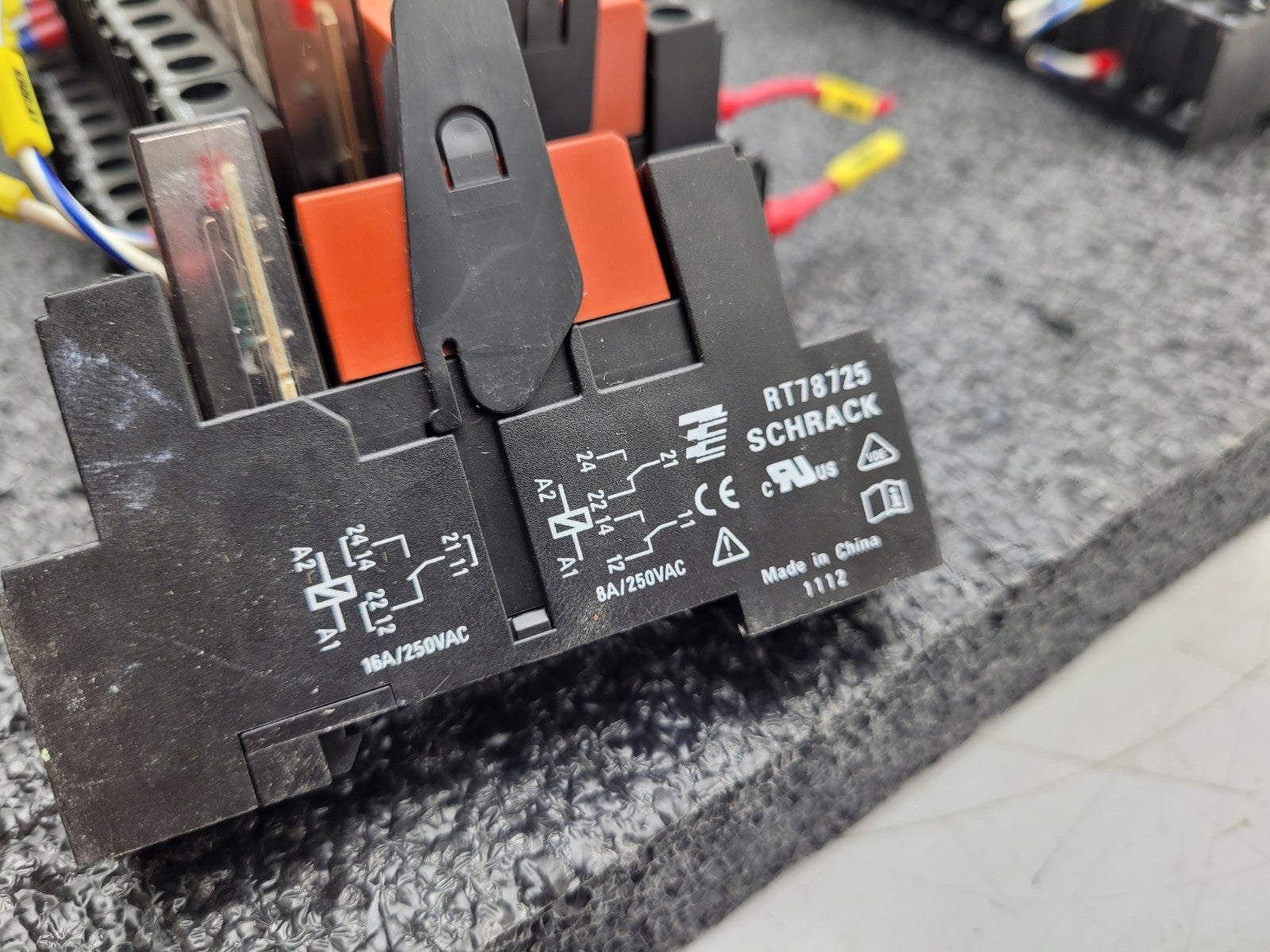 Lot of 62x Schrack DIN Rail Relay Block RT78725 24VDC RT424024 EM18 Indicator