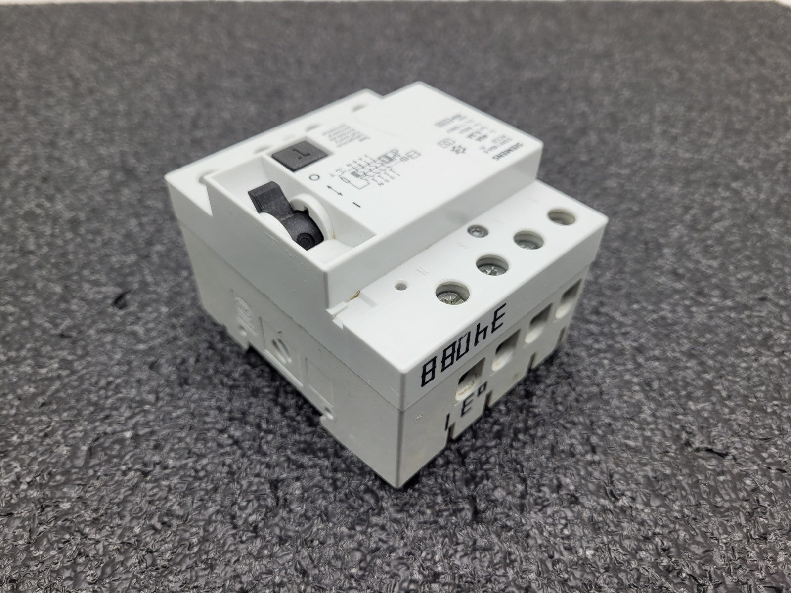 Siemens 5SM1 654-6 RCCB FI Residual Current Operated Circuit Breaker 4-pole 40A
