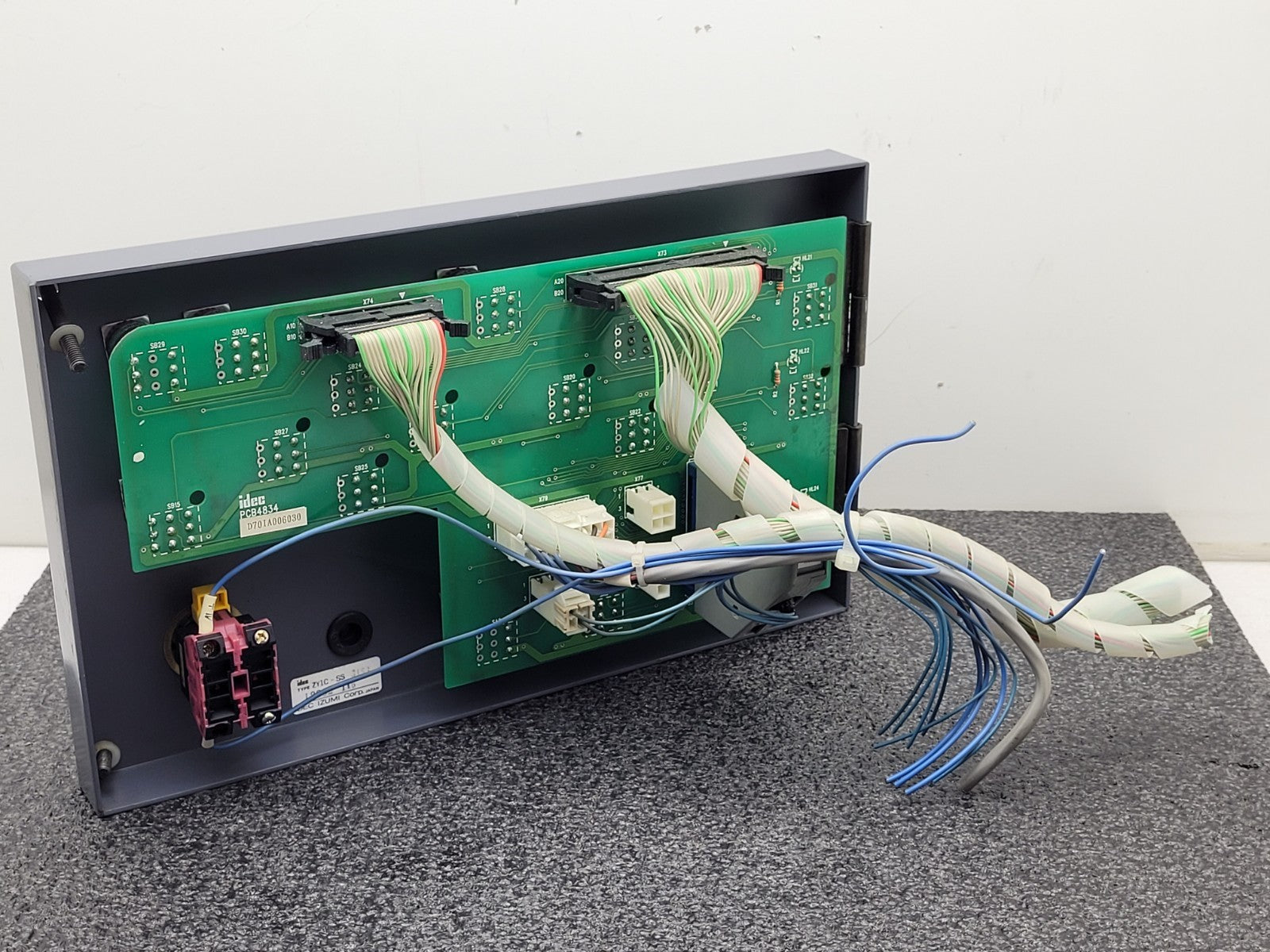 Idec Izumi ZY1C-SS3153 Mitsubishi Pushbutton CNC Machine Control Panel