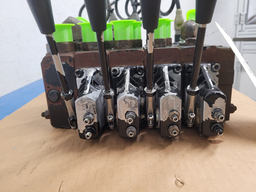 Danfoss  Proportional On/Off Hydraulic 4 Valve Stack Radiometric 11089276 D11