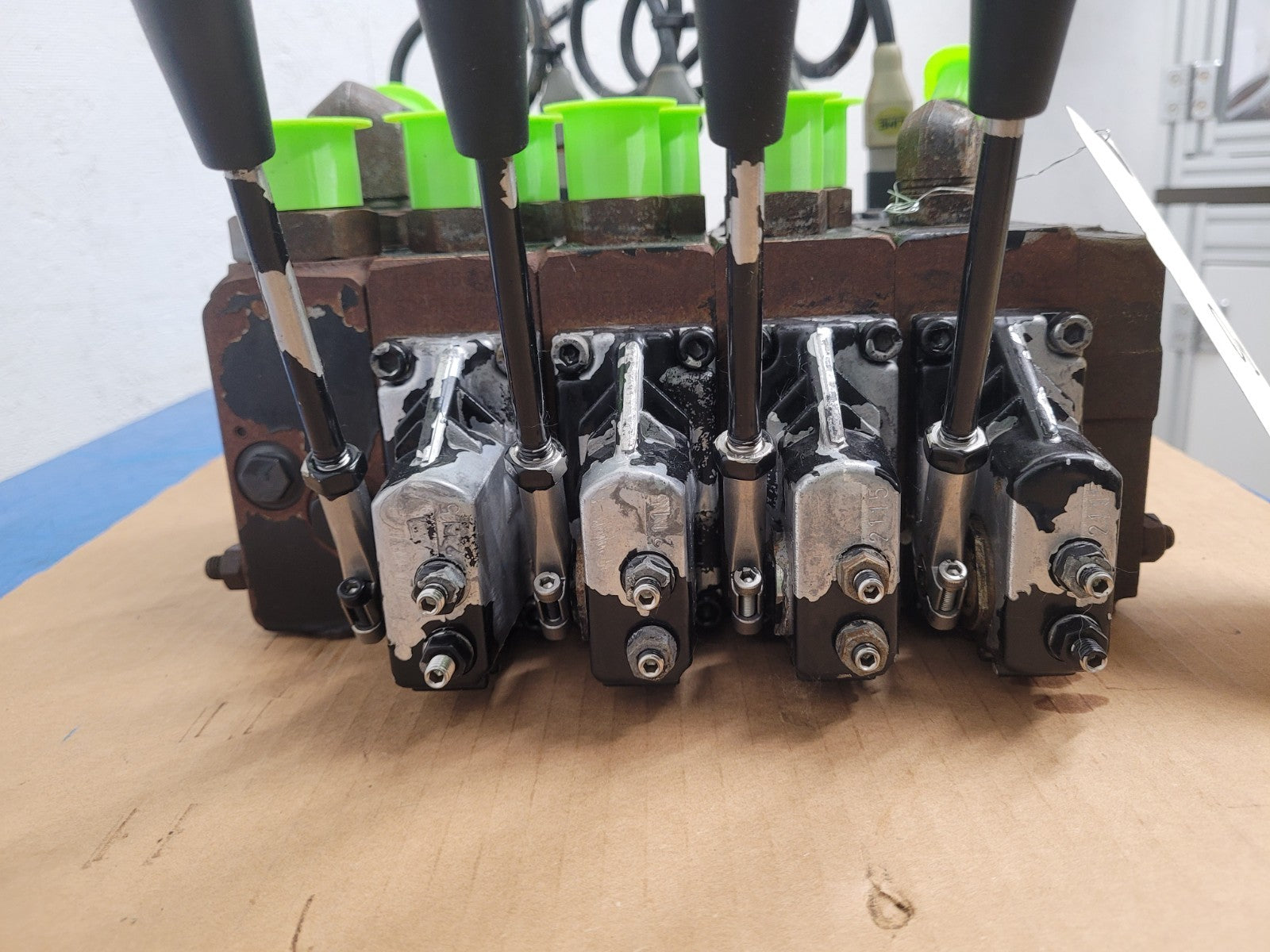 Danfoss  Proportional On/Off Hydraulic 4 Valve Stack Radiometric 11089276 D11
