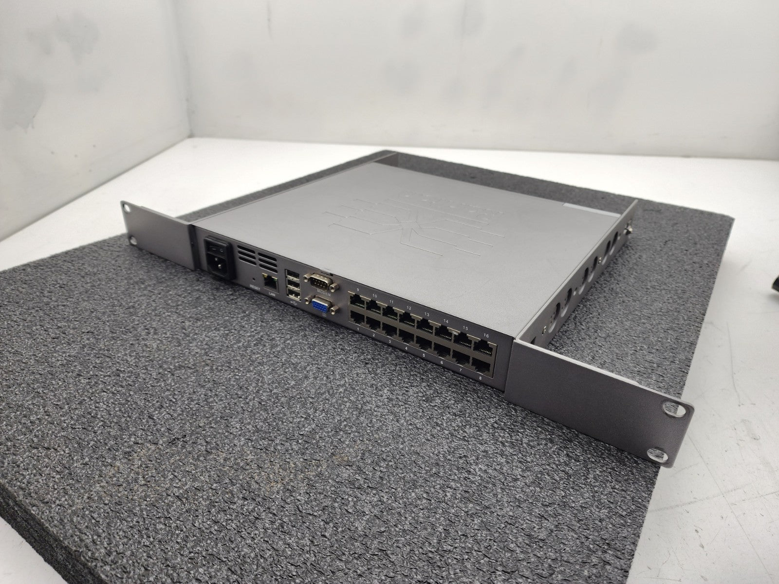 Raritan DLX-216V3-AD 16-port Dominion LX-216 Rackmount KVM Switch Tested Works B