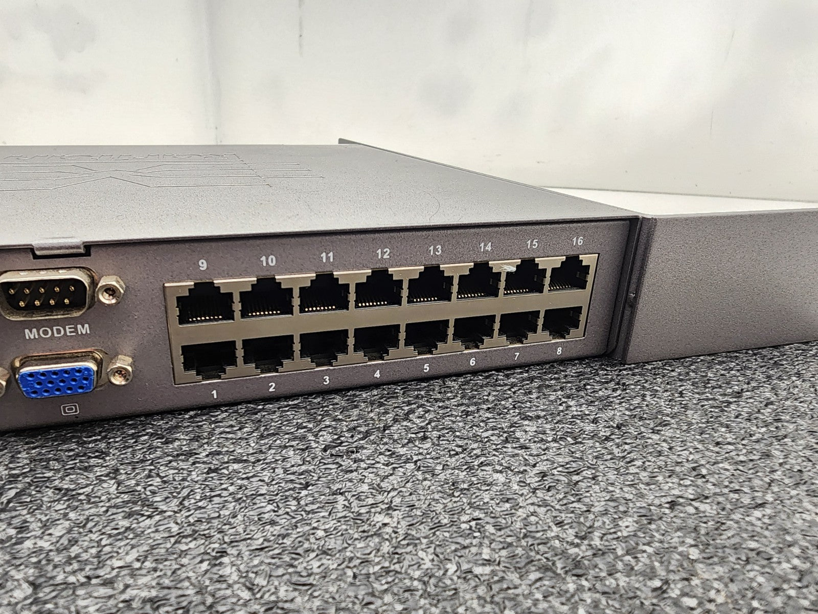 Raritan DLX-216V3-AD 16-port Dominion LX-216 Rackmount KVM Switch Tested Works B