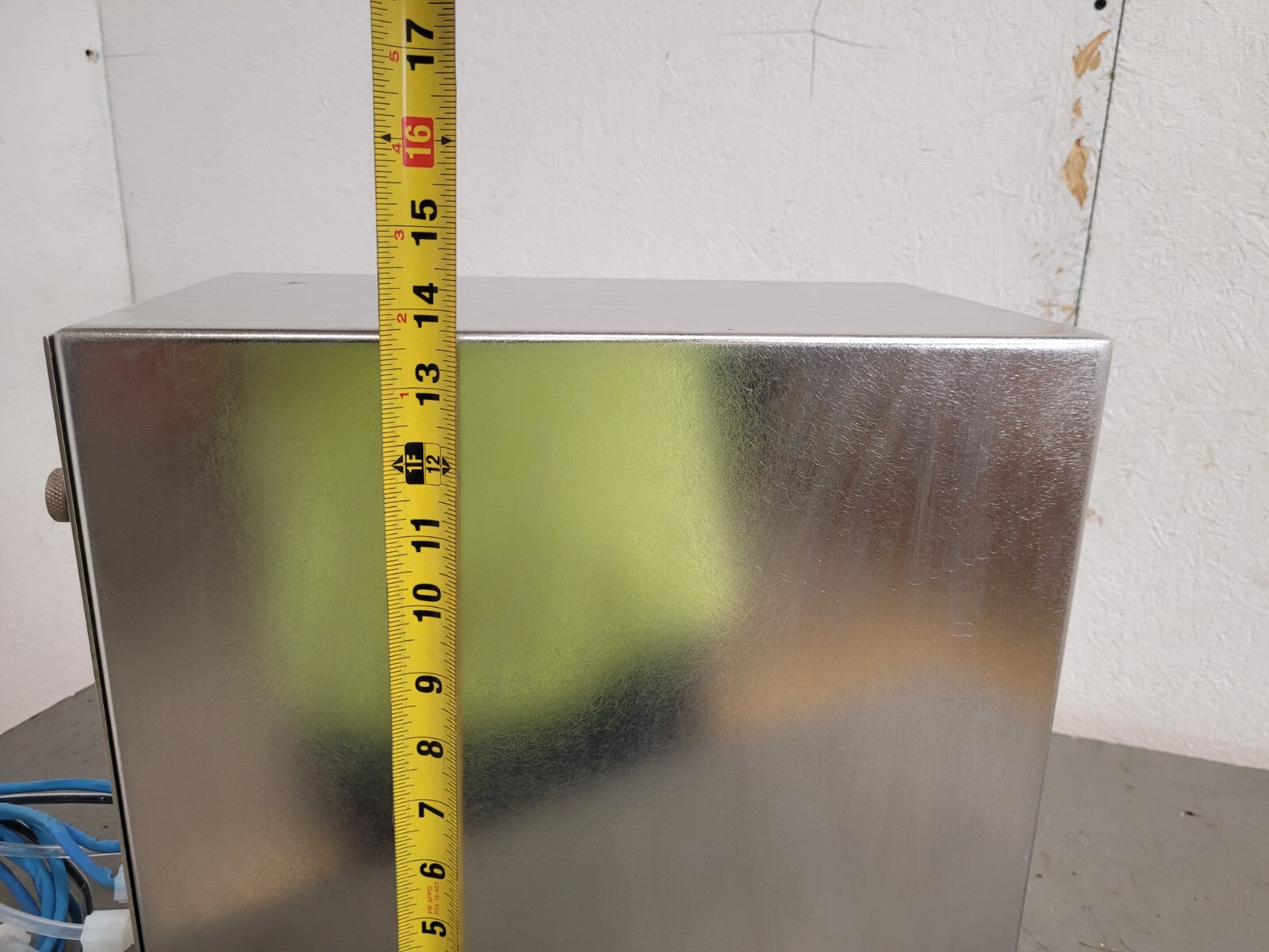 Stainless Box Containing Isopropyl Alcohol Delivery System Tank Dispenser IPA