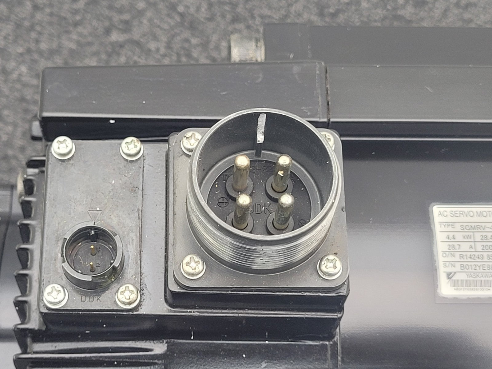 Yaskawa Electric Servo Motor SGMRV-44ANA-YR22 [B]