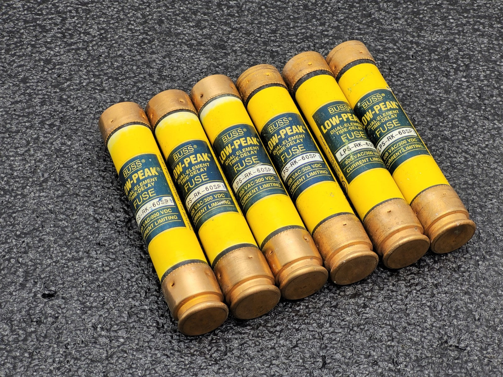 Lot of  6  Bussmann LPS-RK-60SP 60 Amp Fuses Low Peak 600 Volts