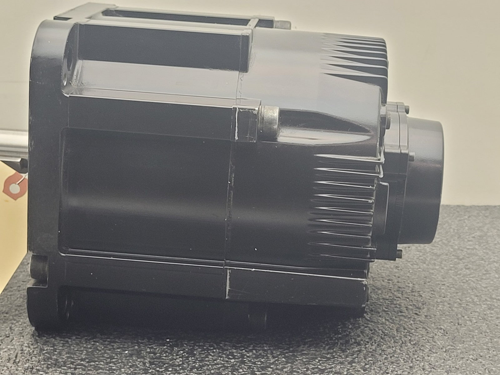 Yaskawa Electric Servo Motor SGMRV-44ANA-YR22 [B]
