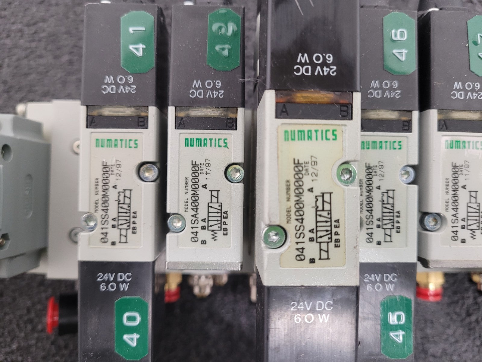 Numatics 9x Valve Solenoid 041SA400M0000F 3x Regulated Pneumatic Manifold N6
