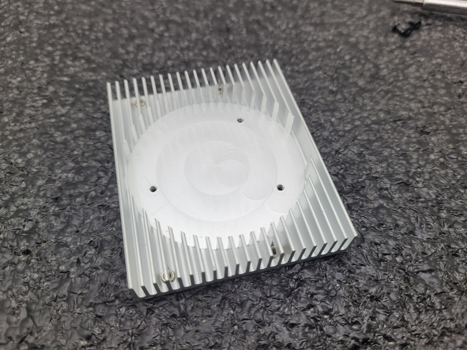 Lot of 65  Lescott Brushless 5VDC Computer Fan with Heatsink 3 Wire LD4010MB1
