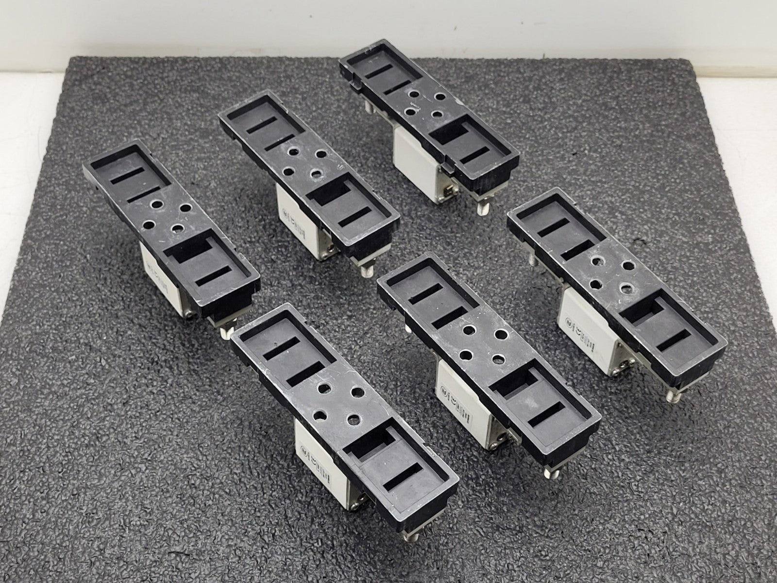 Lot of 6 Bussmann Buss 170M1368 125A 690V Fuse w/ 170H1007 Base 400A 1000V