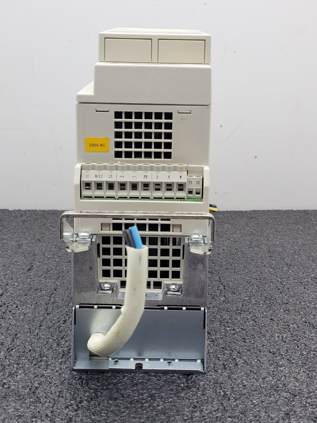 HOMAG / KEB Combivert 10F5C3B-ZA00 Frequency Drive VFD AC Controller 240VAC 4kVA