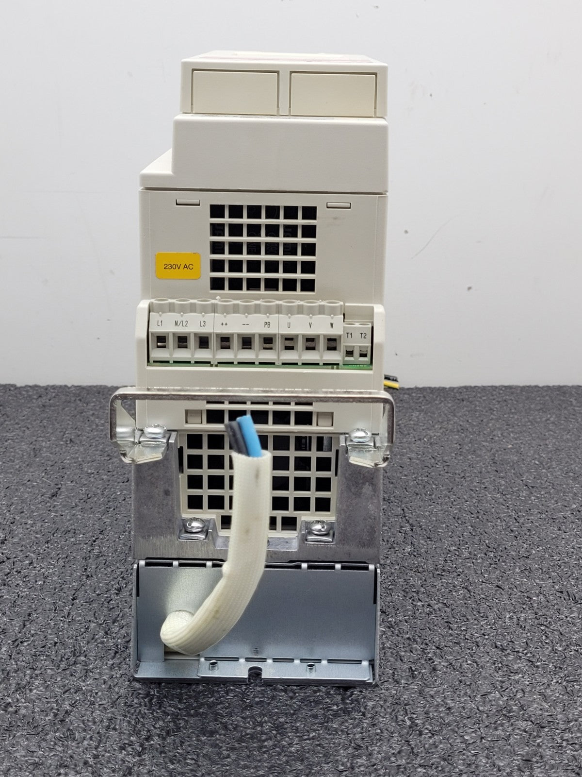 HOMAG / KEB Combivert 10F5C3B-ZA00 Frequency Drive VFD AC Controller 240VAC 4kVA