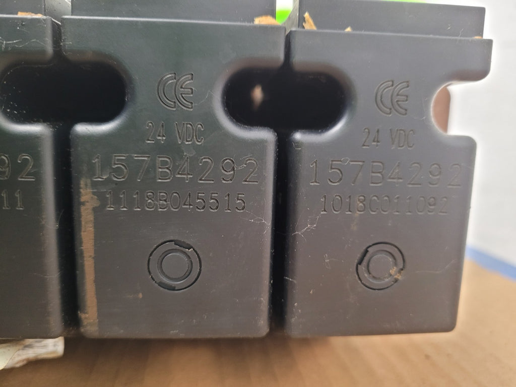 Danfoss PVG32 Hydraulic 5 Valve Stack On/Off Manual / Solenoid 157B4292 D17