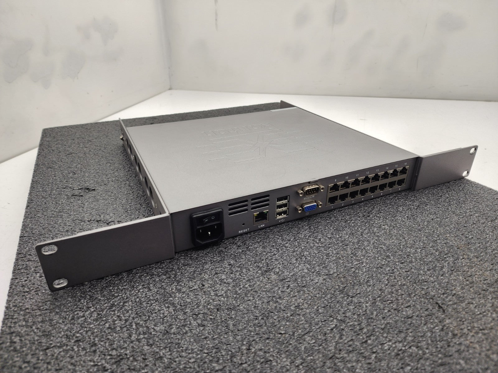 Raritan DLX-216V3-AD 16-port Dominion LX-216 Rackmount KVM Switch Tested Works B