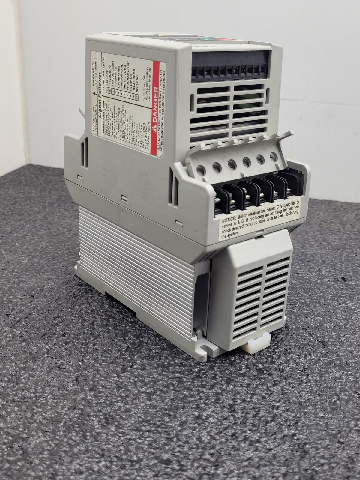 ALLEN BRADLEY 160-BA03NSF1 Variable Speed Drive 1HP 380/480 VAC 3PH