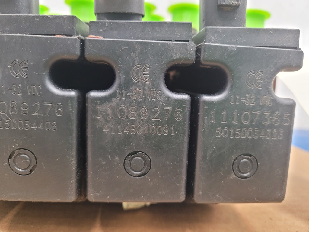 Danfoss PVG32 Hydraulic 4 Valve Stack On/Off Manual Solenoid Radiometric D16