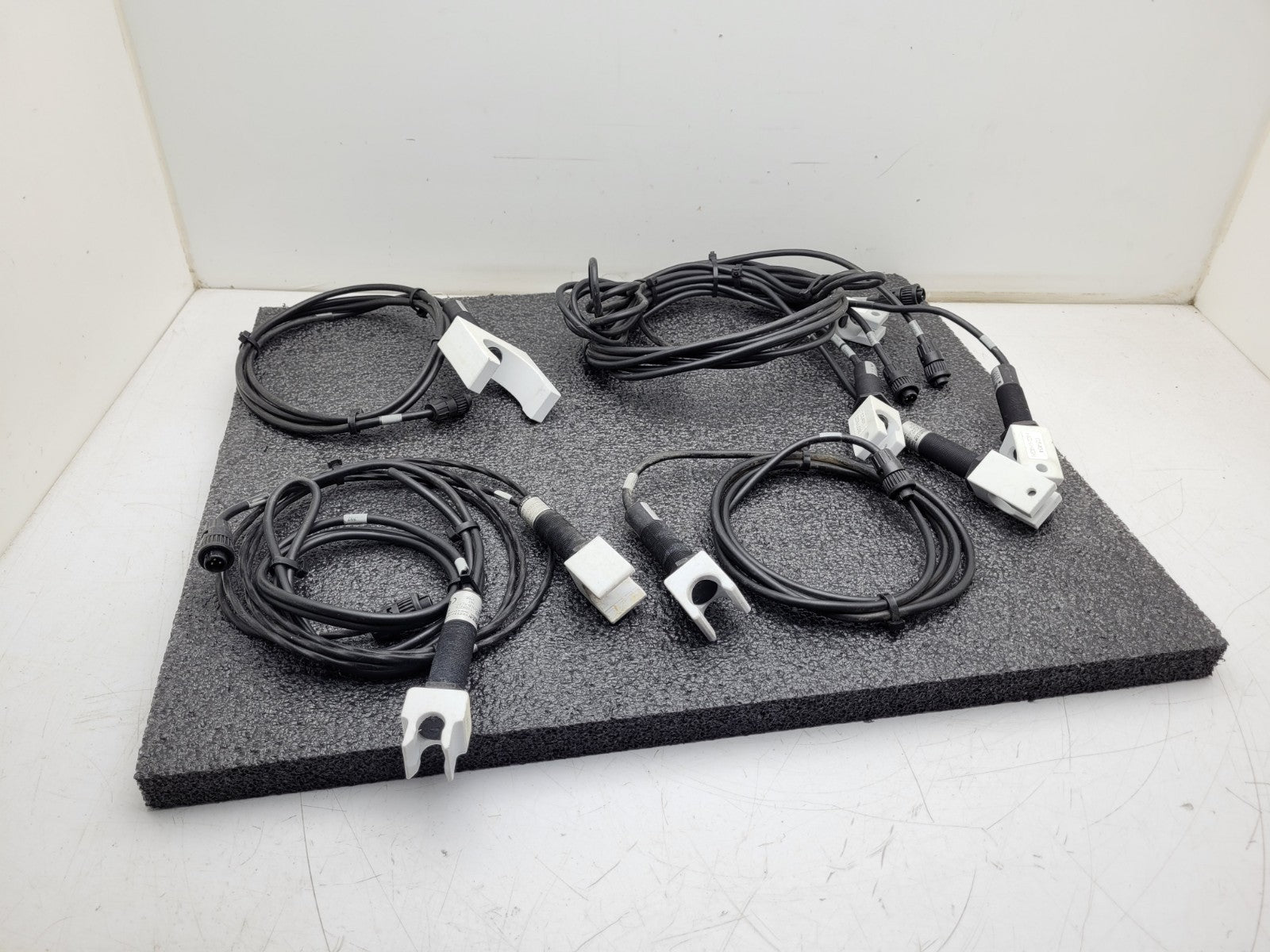Lot of 7  BERNSTEIN KCN-T18PS/008-KLP2 PROXIMITY SENSOR 10-60VDC 200ma