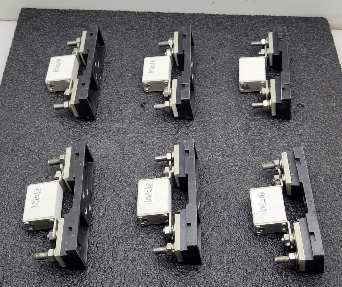 Lot of 6 Bussmann Buss 170M1368 125A 690V Fuse w/ 170H1007 Base 400A 1000V