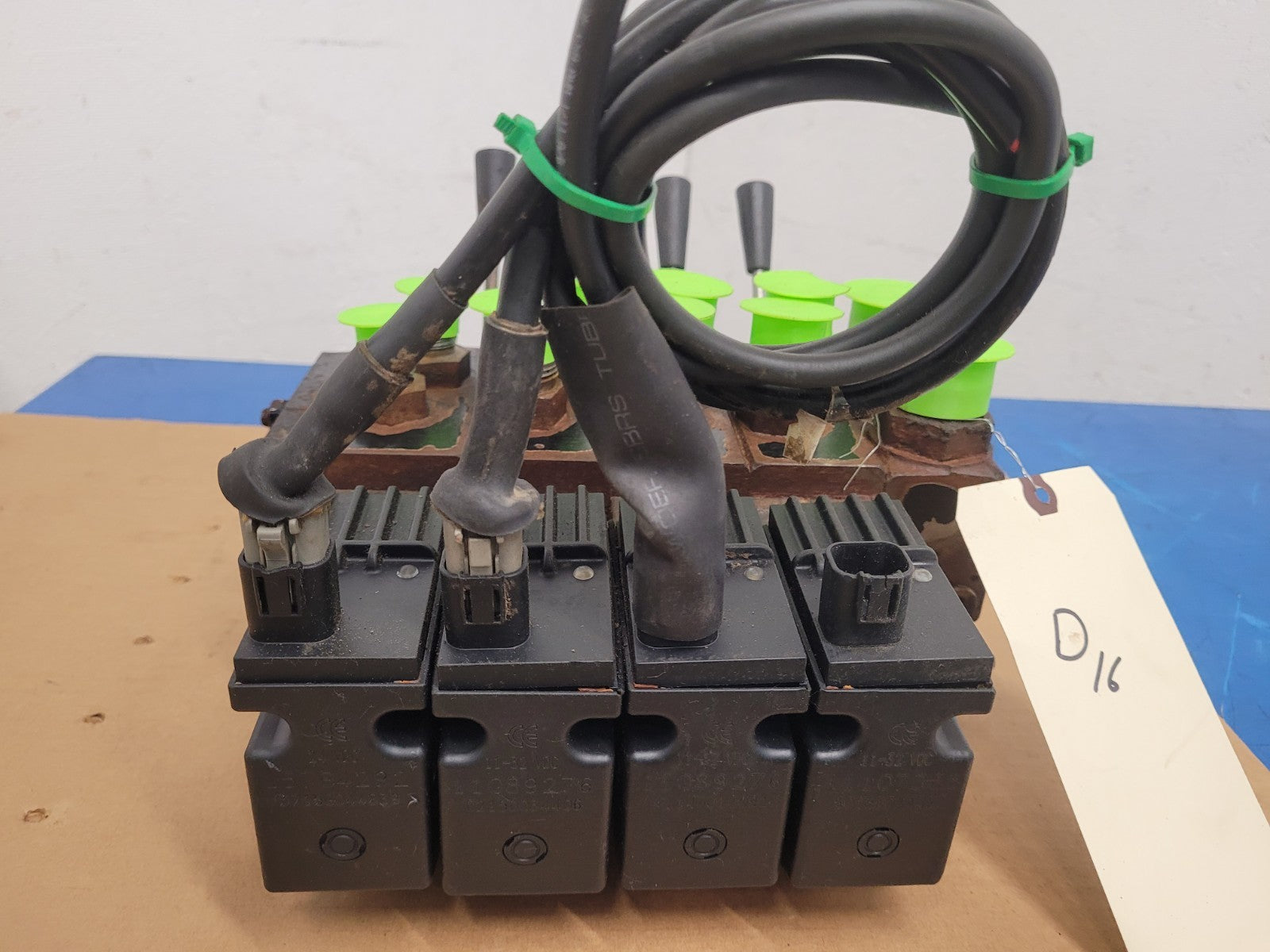 Danfoss PVG32 Hydraulic 4 Valve Stack On/Off Manual Solenoid Radiometric D16