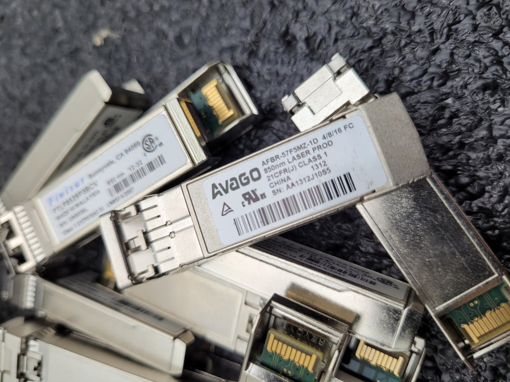 Lot of 61x Mixed FINISAR FTLF8529P3BCV-1D 4/8/16G-FC-SR SFP Optical Transceiver