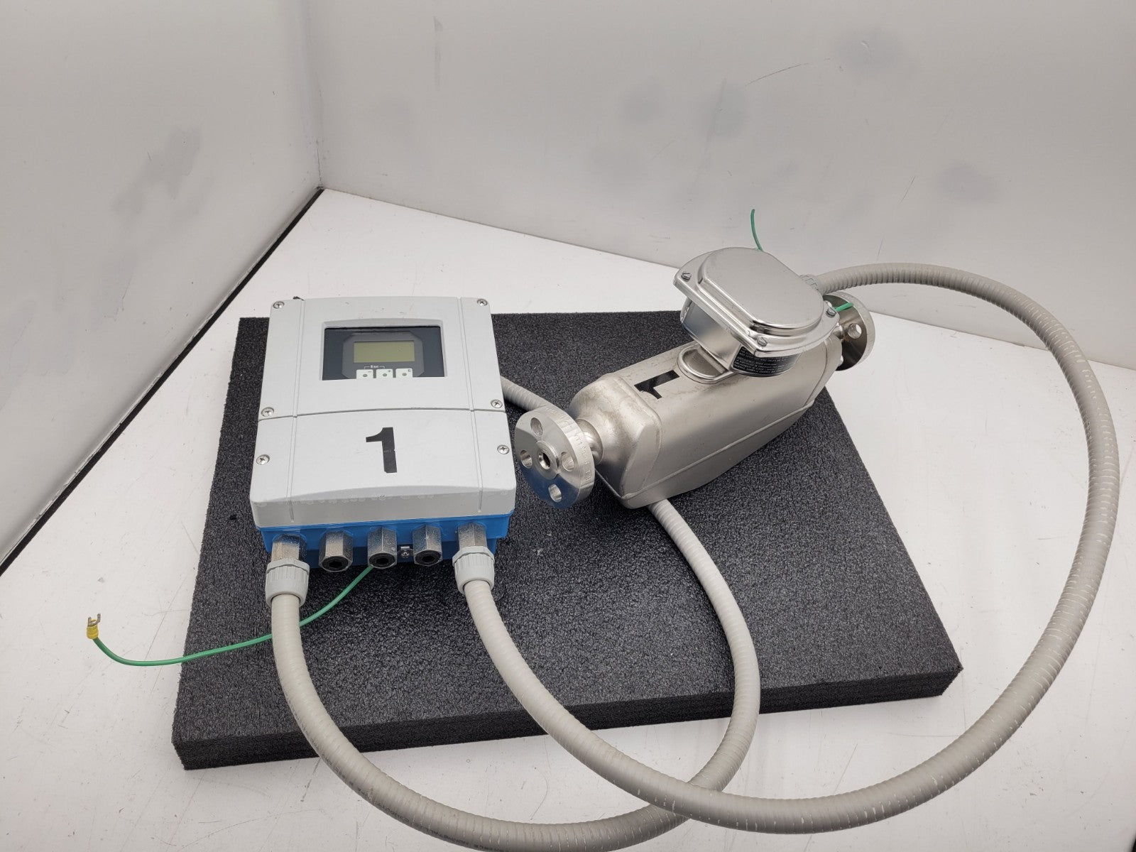 Endress+Hauser PROMASS S Mass Flowmeter 83S15-1DL7/0 Flow Controller +XMTR B [1]
