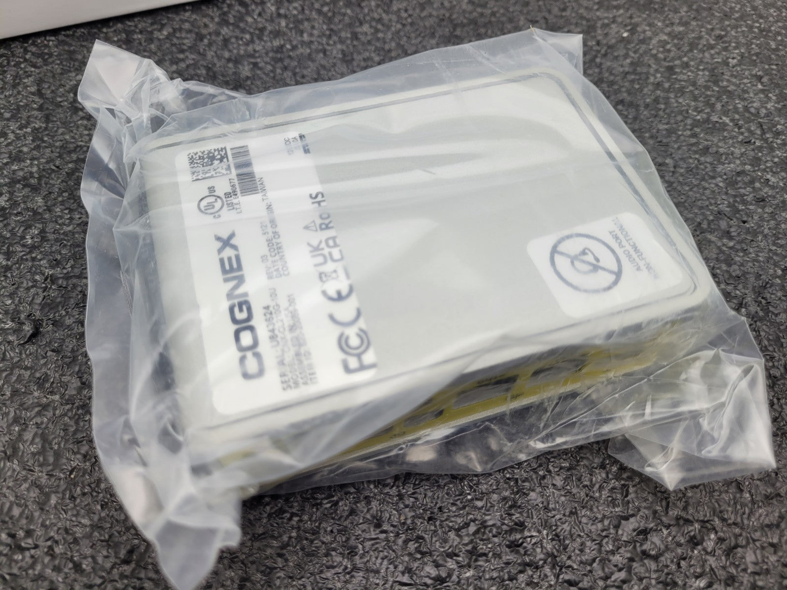 DMA-EI-200 By Cognex CNX-CL210G-10U Monitoring Tool Edge Fanless Industrial PC