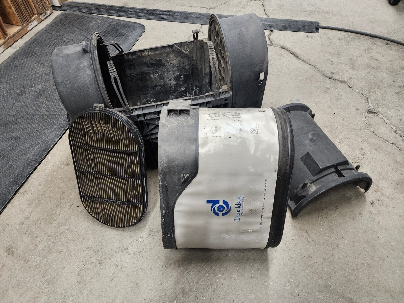 DONALDSON D140132 PSD Heavy Duty Diesel Engine Air Filter Housing P621983 Filter