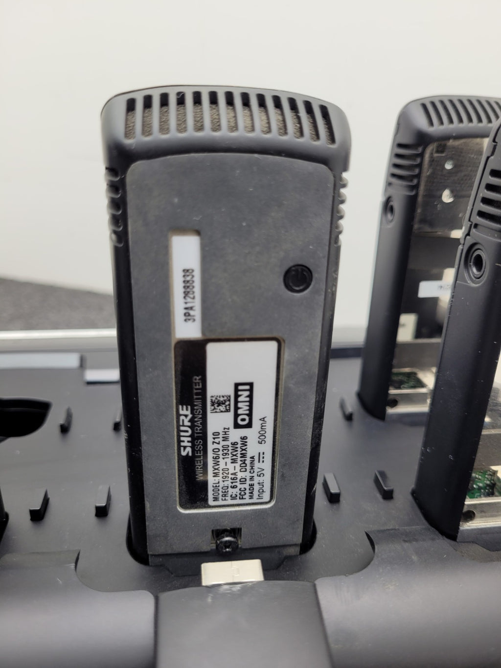 SHURE MXWNCS8 Charger Bank,  Wireless Transmitters MXW6/O Z10 Untested