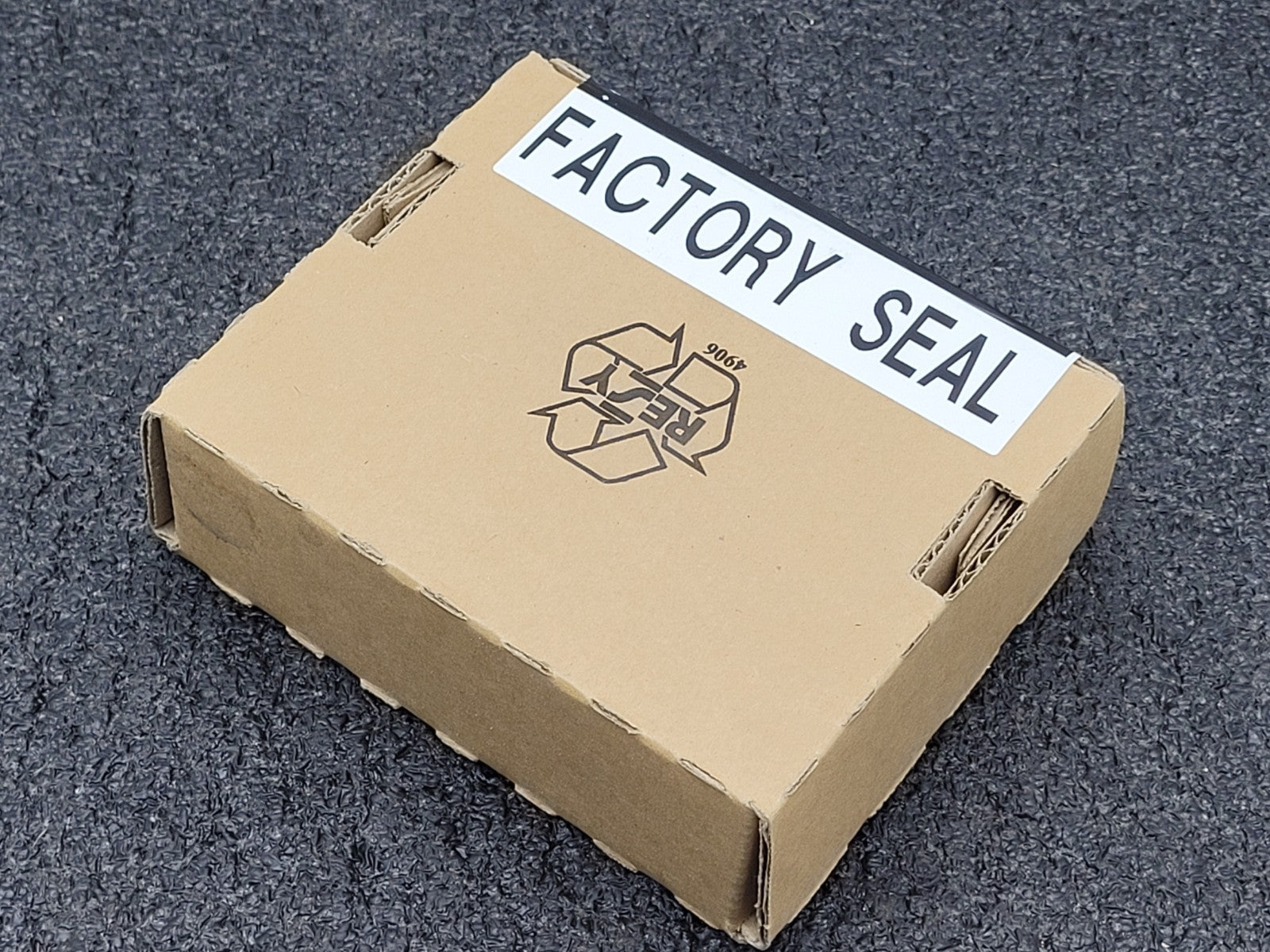 New Allen Bradley 1769-OW8I Ser B Compact AC/DC Relay Output Module AB 1769-0W8I
