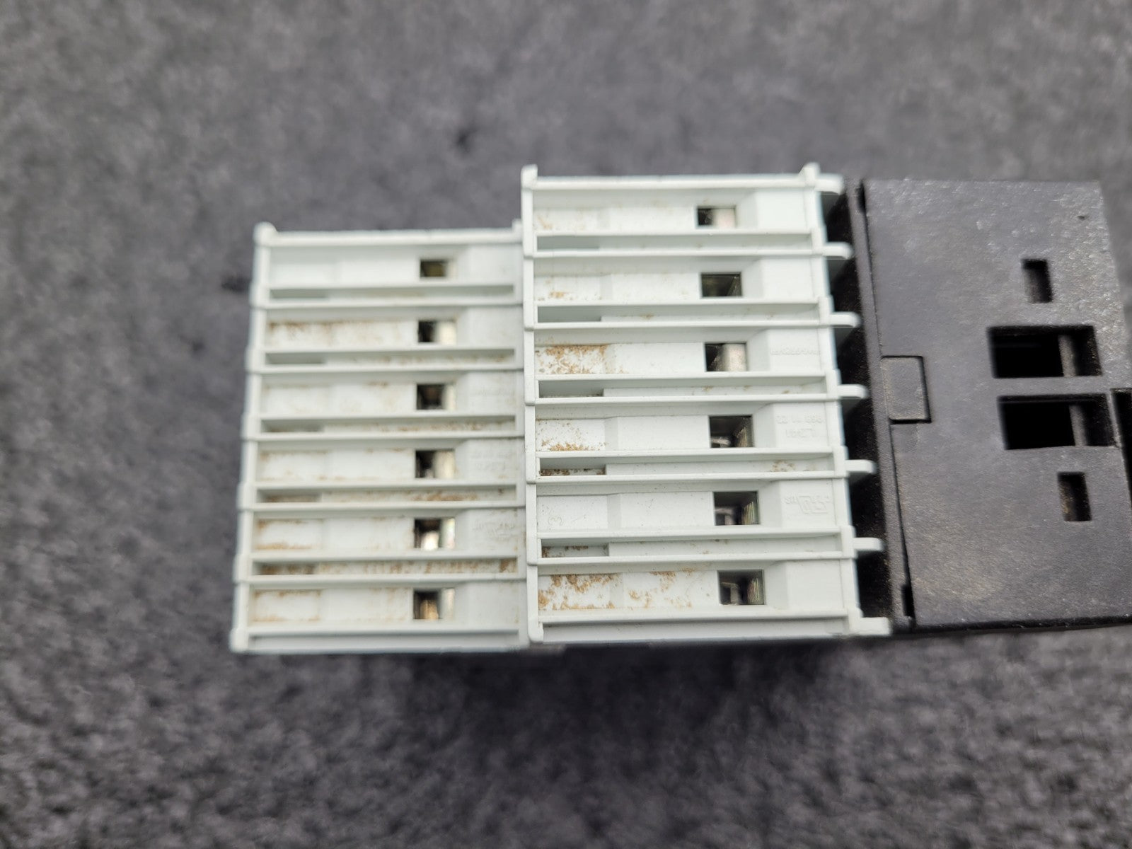 SIEMENS 3RS1041-1GW50 Temperature Monitoring Relay DIN Rail Mount 24VDC