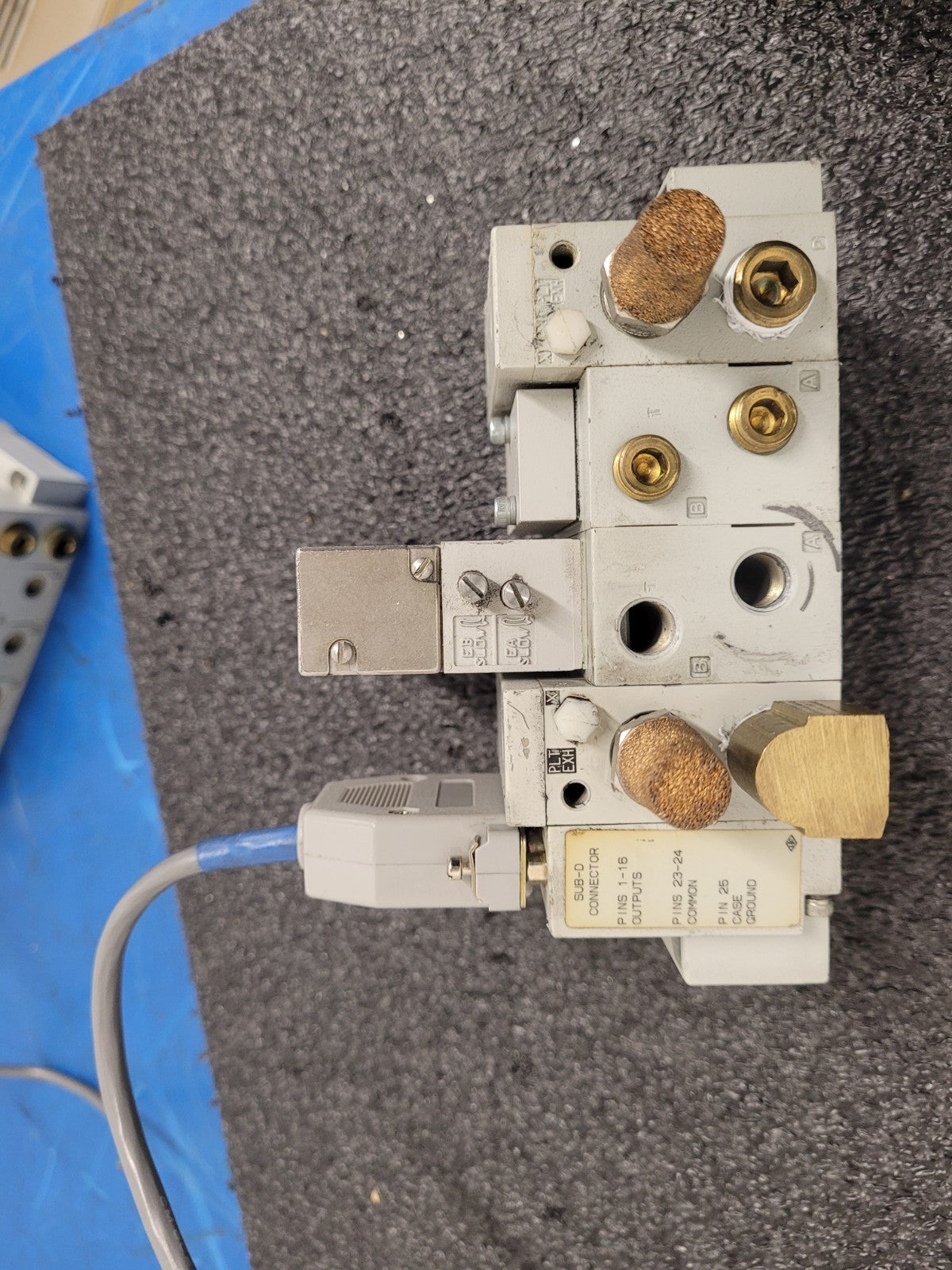 Numatics 5 Valve Solenoid 041SA400M0000F Pneumatic Manifold Set 3 Blocks DB25