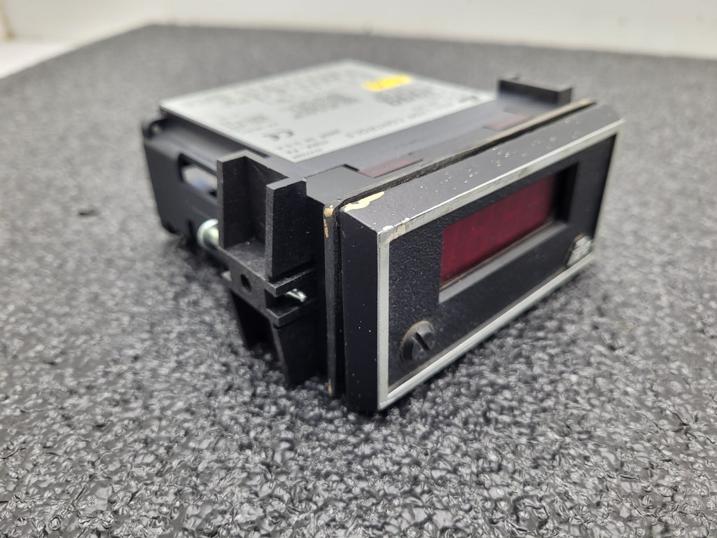 RED LION Cotrols Panel Cabinet Mount APLVD APLVD400 3500 DC Voltmeter 115 VAC