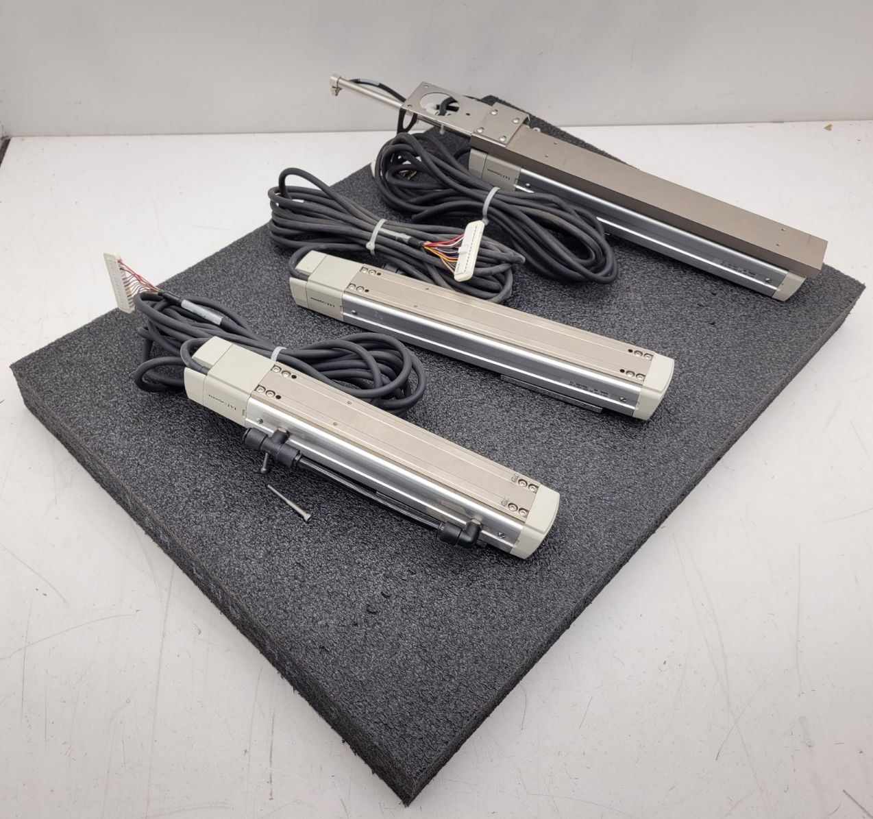 Lot of 3x IAI Linear Screw Driven Steper Motor Actuator DS-S5H-150-G-CR [A]