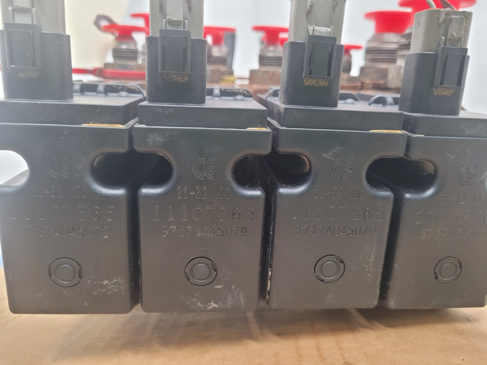 Danfoss PVG 32 4x Proportional Hydraulic Servo Valve Radiometric 11107365  D6