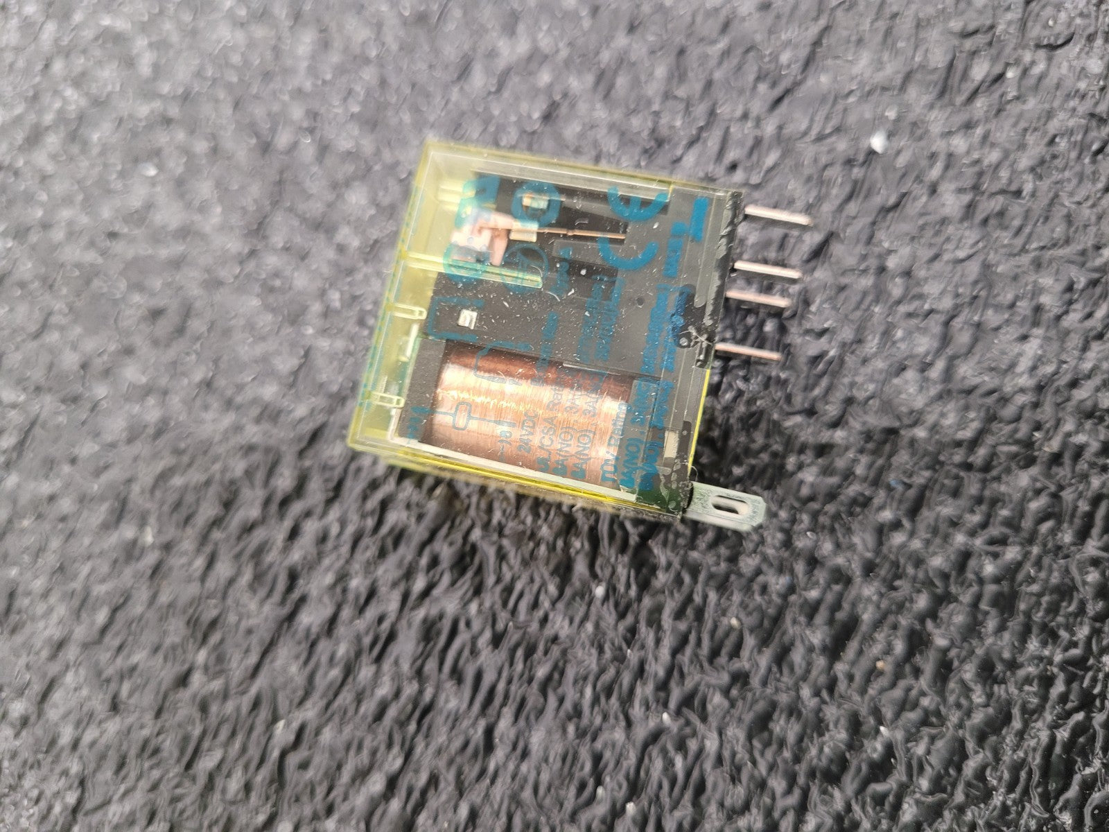 IDEC Box of 10 RF2S-1A1BLD1-D24 10/Pack 24VDC Force Guided Plug In Relays