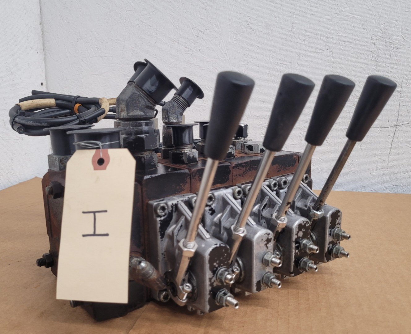 Danfoss PVG32  159-0904 4x Hydraulic Valve Stack w/ Electric Control [ I ]