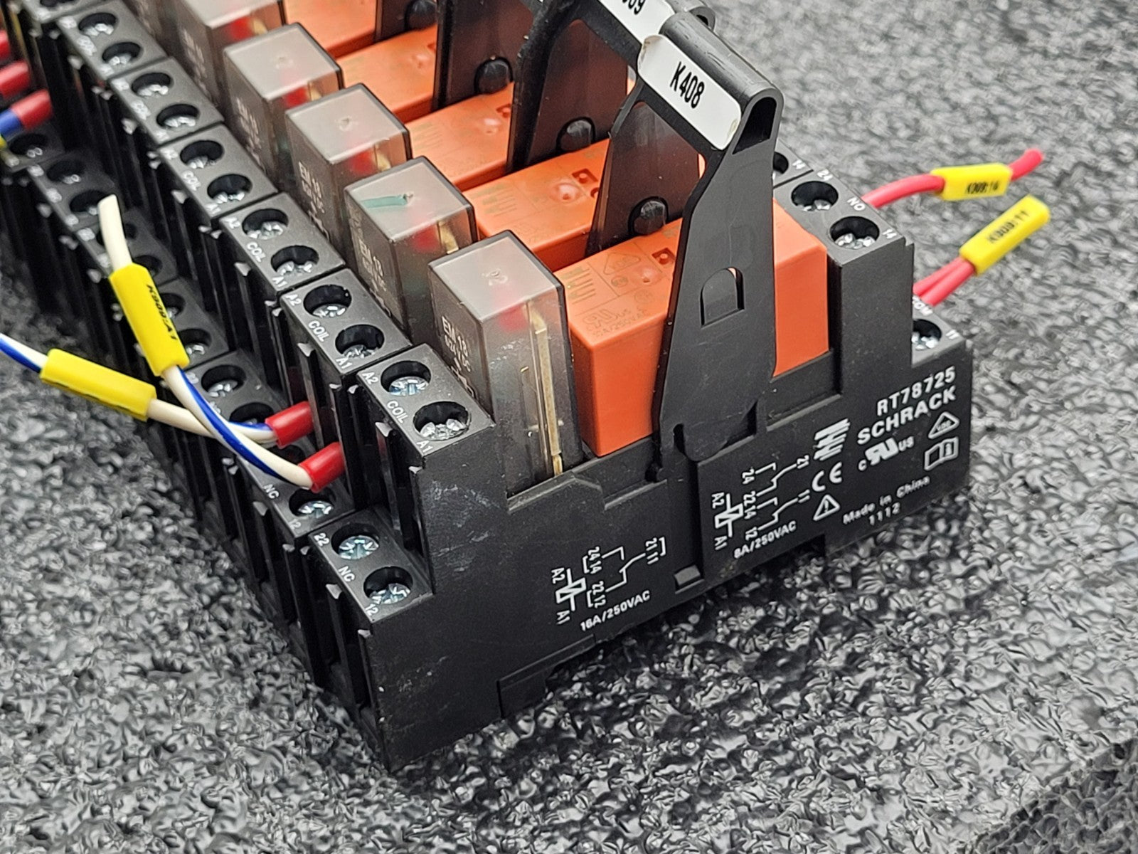 Lot of 62x Schrack DIN Rail Relay Block RT78725 24VDC RT424024 EM18 Indicator