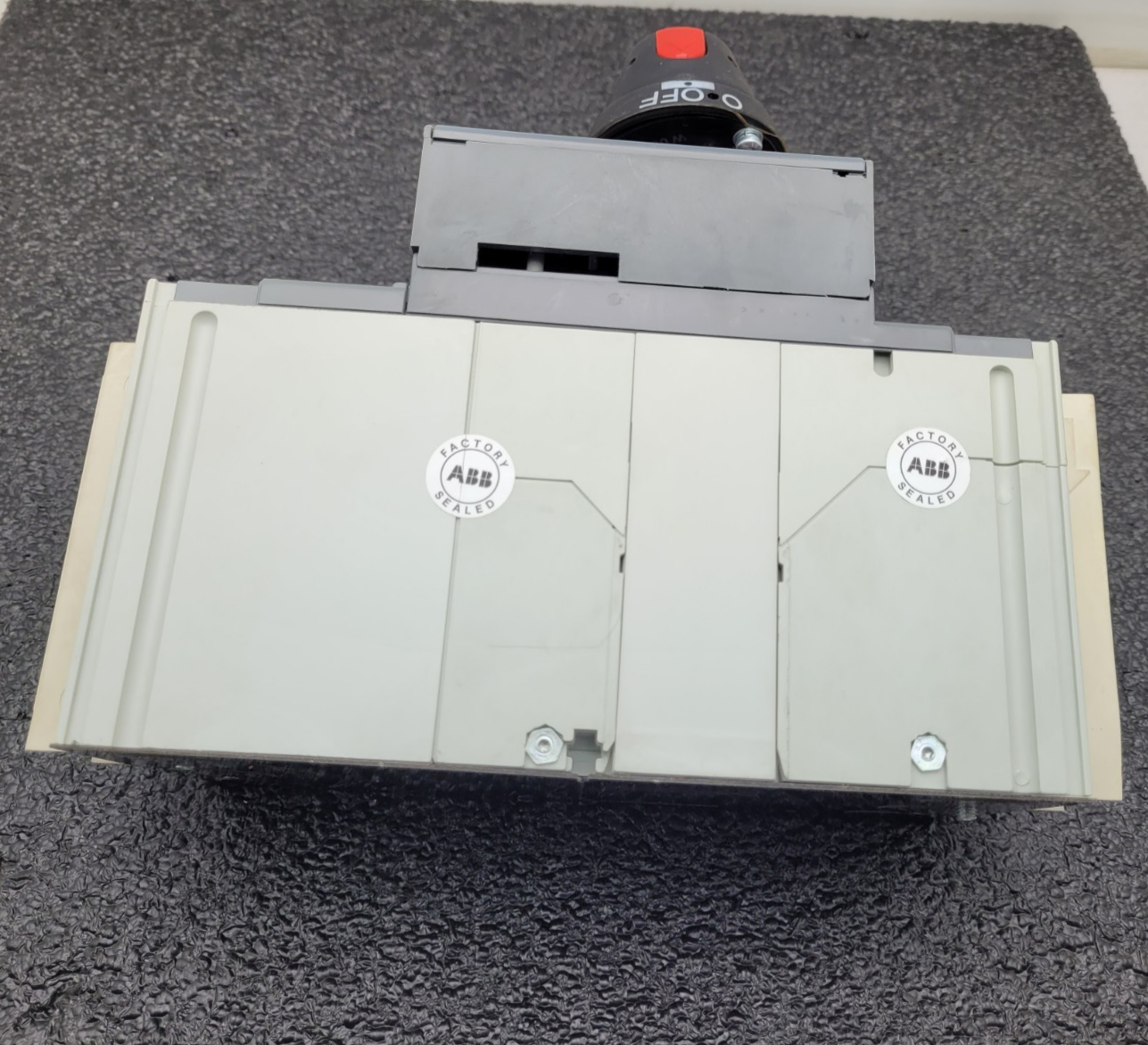 ABB TMAX T4H250 CIRCUIT BREAKER 125A  440VAC 65KA.