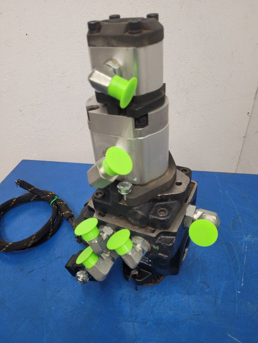 Poclain Hydraulics B47581S 3x Hydraulic Pump Stack CCW Rotation Unit G
