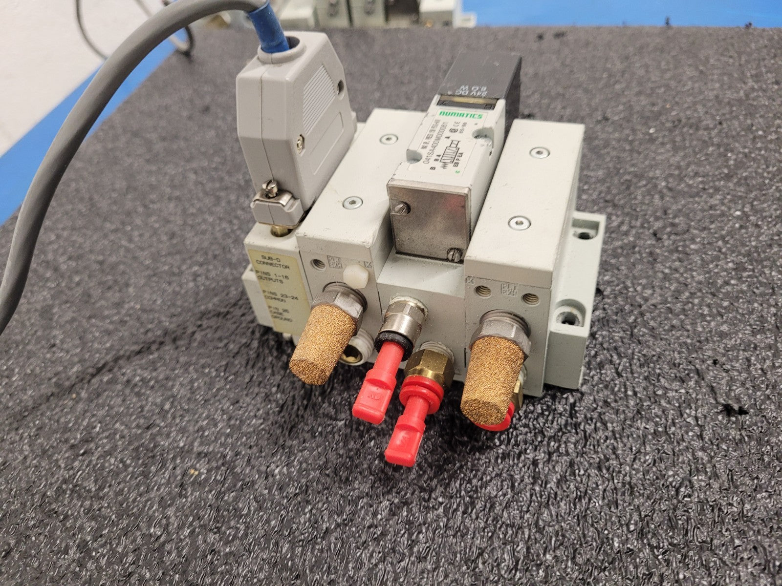 Numatics 5 Valve Solenoid 041SA400M0000F Pneumatic Manifold Set 3 Blocks DB25