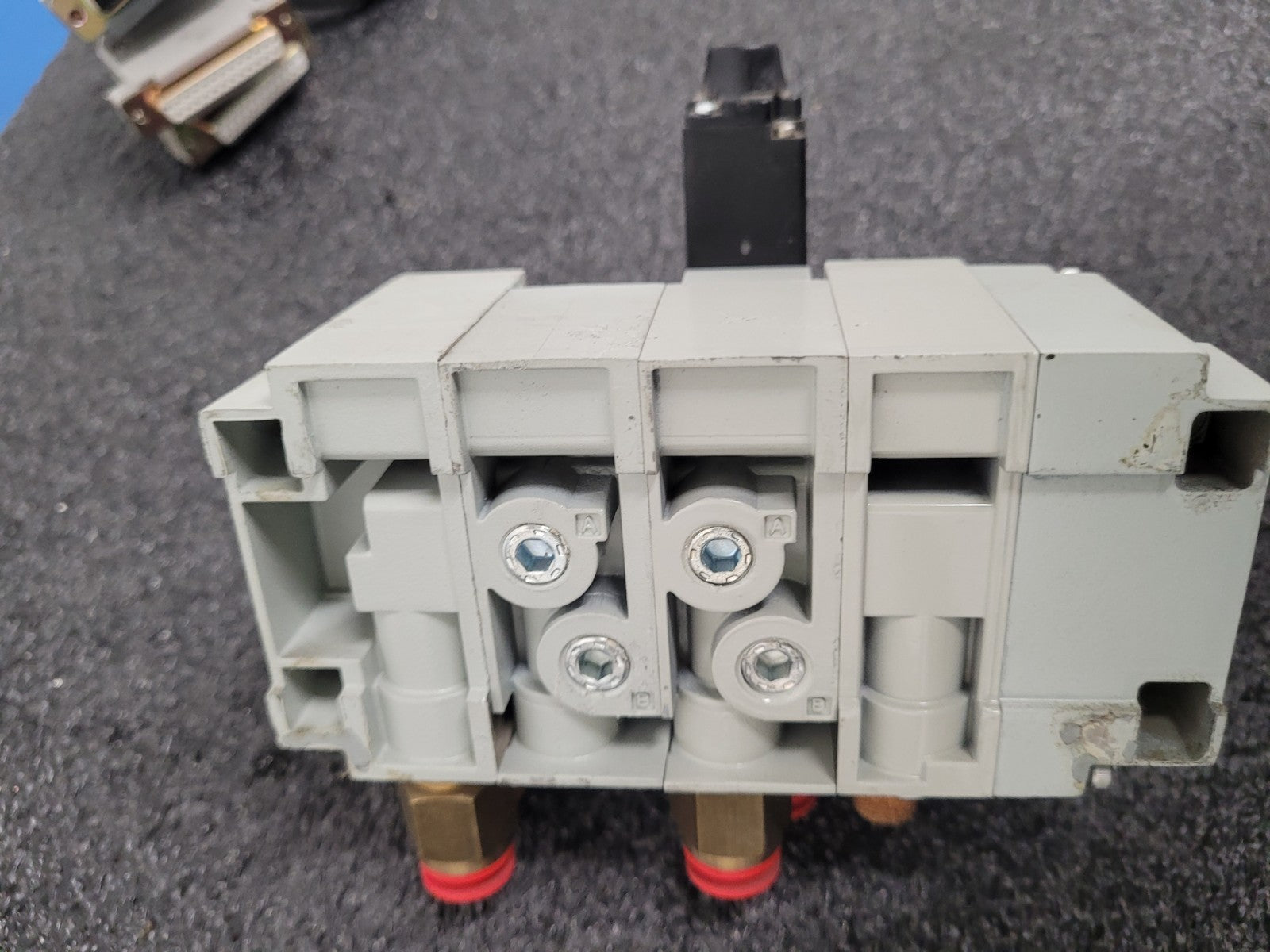Numatics 5 Valve Solenoid 041SA400M0000F Pneumatic Manifold Set 3 Blocks DB25 B