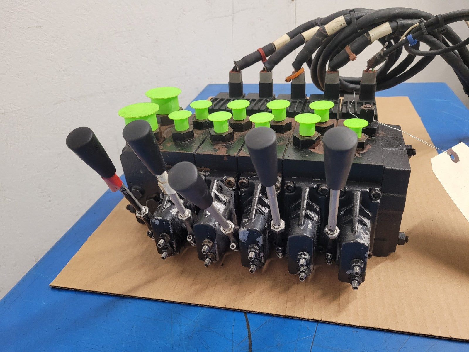 Danfoss PVG32 Hydraulic 5 Valve Stack On/Off Manual / Solenoid 157B4292 D17