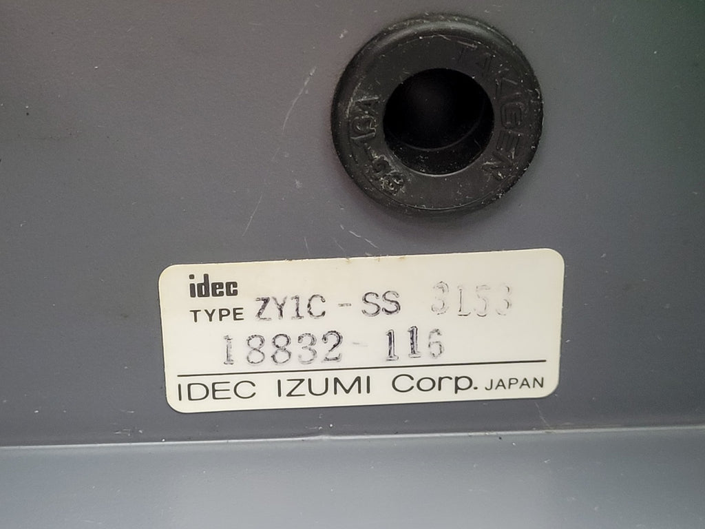 Idec Izumi ZY1C-SS3153 Mitsubishi Pushbutton CNC Machine Control Panel