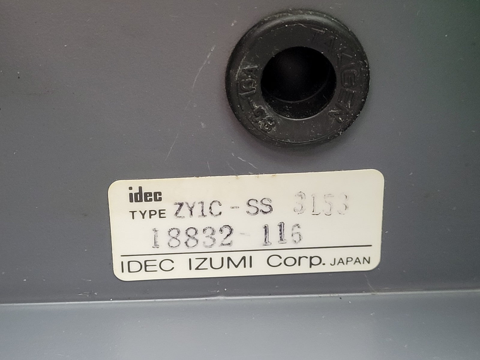Idec Izumi ZY1C-SS3153 Mitsubishi Pushbutton CNC Machine Control Panel