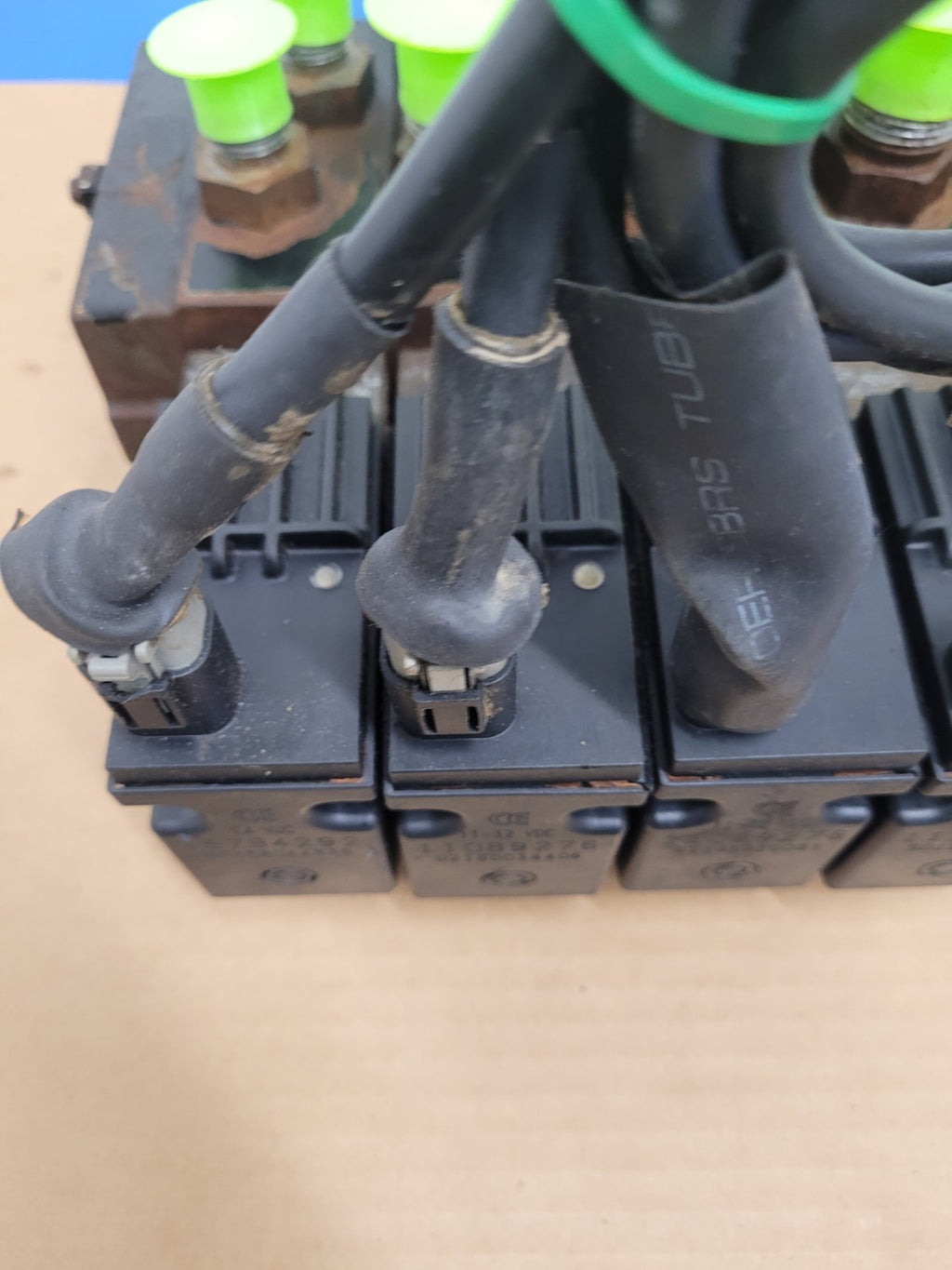 Danfoss PVG32 Hydraulic 4 Valve Stack On/Off Manual Solenoid Radiometric D16